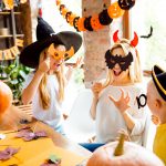 Halloweenpyssel: 3 små spel, kort & dekorationer till Halloween